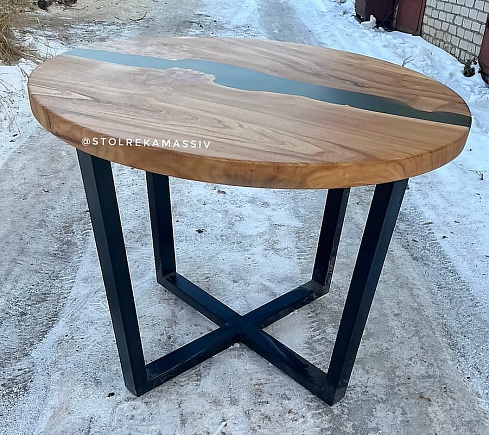 Круглый кухонный стол из эпоксидки и дерева