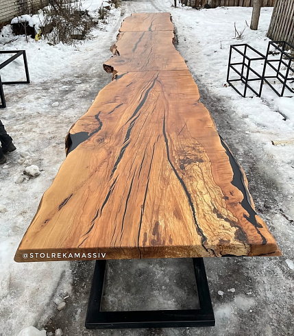 Столы из массива бука и эпоксидки